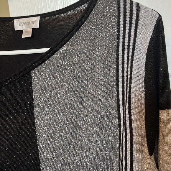 Avenue Black and Silver Open Swing Sweater - Picture 3 of 5